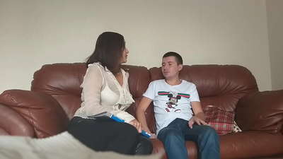 Ντροπαλή μαθήτρια γαμημένη αχόρταγη δασκάλα (Milf Alina Tumanova)